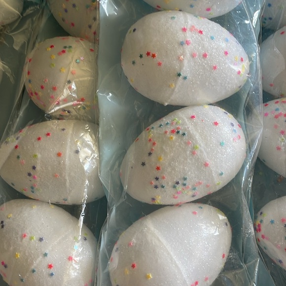 💜 3 for $10 Speckled White Holiday Eggs - Picture 2 of 3